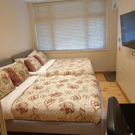 London Luxury Apartments 1Min Walk From Underground, With Free Parking Free Wifi Exterior photo