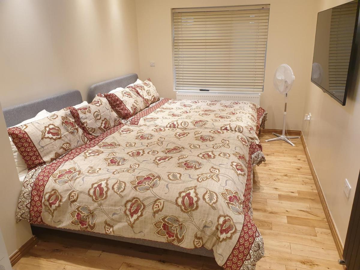 London Luxury Apartments 1Min Walk From Underground, With Free Parking Free Wifi Exterior photo