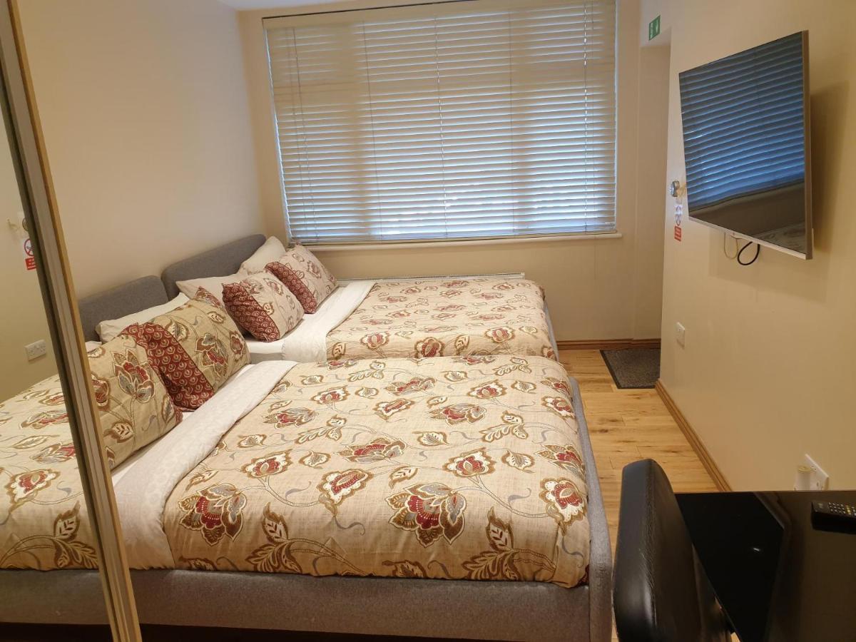 London Luxury Apartments 1Min Walk From Underground, With Free Parking Free Wifi Exterior photo