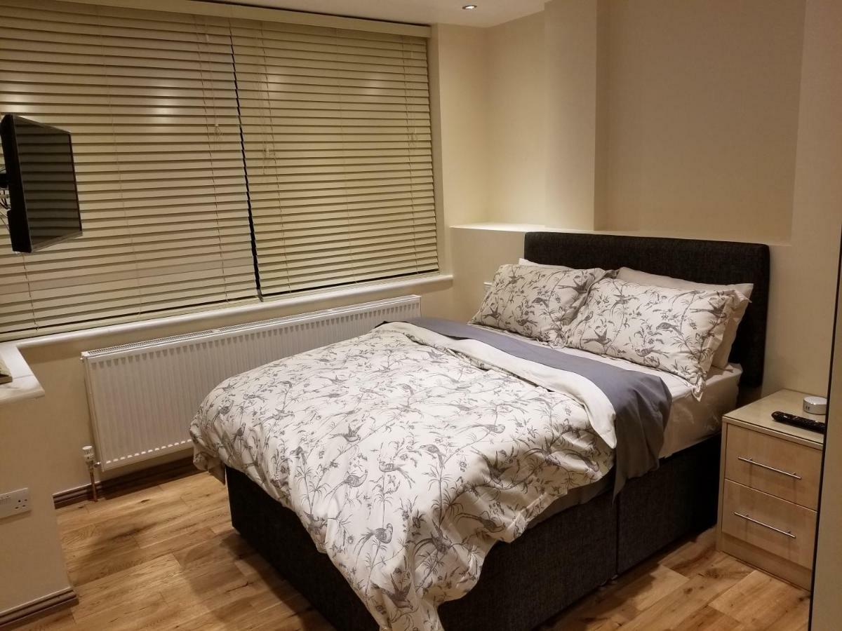 London Luxury Apartments 1Min Walk From Underground, With Free Parking Free Wifi Exterior photo