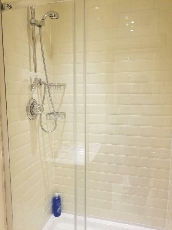 London Luxury Apartments 1Min Walk From Underground, With Free Parking Free Wifi Room photo